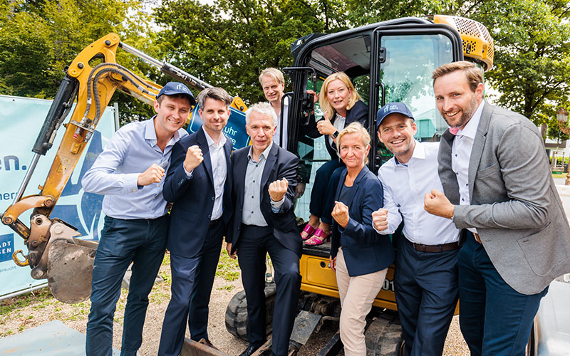 Essens erste Bürgermeisterin Julia Jacob beim Spatenstich – ruhrfibre-Glasfaserausbau in Rellinghausen schreitet voran